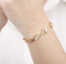 ギャラリービューアに画像を読み込み、Ladies Crystal Flower Bracelet Bangle Wristband Cuff Chain
